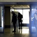 Agentes de la UDEF, durante la reciente operación policial en Vitaldent