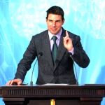 A Tom Cruise se le aparece el fundador de la cienciología