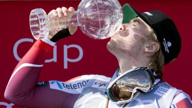 Kilde besa el ansiado trofeo, el Globo de Cristal de supergigante
