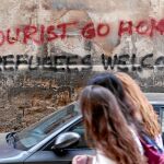 Pintada aparecida en una fachada de Palma de Mallorca contra la masificación turística
