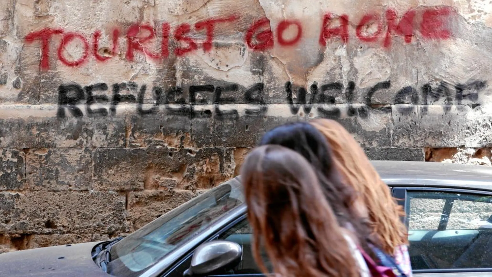 Pintada aparecida en una fachada de Palma de Mallorca contra la masificación turística