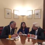 Portavoz del PP en el Parlamento Europeo, Esteban González Pons y el Presidente de la República de Grecia, Prokopis Pavlopoulos durante su reunión