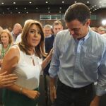La presidenta andaluza y secretaria general del PSOE-A, Susana Díaz, y el secretario general del PSOE, Pedro Sánchez, durante la clausura del 13 Congreso del PSOE de Andalucía hoy en Sevilla