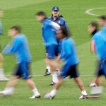 Rafa Benítez observa un entrenamiento del Real Madrid esta temporada