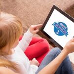 Las «mamis digitales» gestionan las redes sociales de diversas empresas