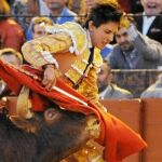 Roca Rey fue cogido de manera aparatosa pero sin consecuencias por el sexto de la tarde