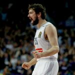 El base escolta del Real Madrid Sergio Llull celebra un tanto durante el partido del Top-16 de la Euroliga contra el Khimki