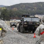 Marines estadounidenses participan en unas maniobras conjuntas con soldados surcoreanos ante un posible ataque norcoreano en Pohang a unos 360km de Seúl (Corea del Sur)