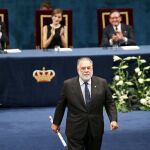El cineasta Francis Ford Coppola tras recibir de manos del rey Felipe VI el Premio Princesa de Asturias de Las Artes, durante la ceremonia de entrega de estos galardone