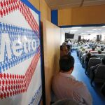 Los trabajadores, reunidos en asamblea en las cocheras de Canillejas, ratificaron por la tarde la convocatoria de huelga que ya habían aprobado sus compañeros en la asamblea de la mañana