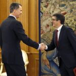 El Rey Felipe VI recibe al presidente del Congreso, Patxi López, en el Palacio de la Zarzuela, quien le facilitará la lista de representantes de las formaciones con presencia en la Cámara Baja que participarán la próxima semana en la tercera ronda de consultas políticas