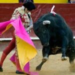 Morante de la Puebla toreó a la verónica al quinto de la tarde en Valencia