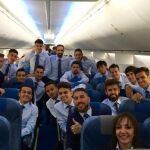 Selfie de Iniesta en el avión, antes de partir.