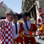 Seguidores de la selección española y de la croata hoy por las calles de Burdeos horas antes del encuentro