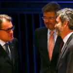 El presidente de la Generalitat, Artur Mas (i), el ministro de Justicia, Rafael Catalá (2d), y el presidente del Tribunal Supremo, Carlos Lesmes