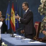 El Rey Felipe Vi entrega al escritor cubano, Leonardo Padura, el galardón