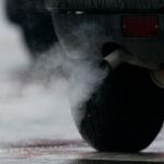 Contaminación causada por un vehículo, en una imagen tomada en Berlín