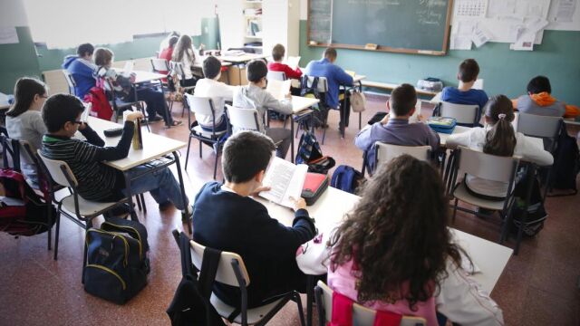 Estudiantes en un aula, en una imagen de archivo
