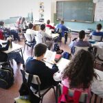 Estudiantes en un aula, en una imagen de archivo