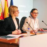 Oltra acudió ayer a la rueda de prensa con el peinado de fallera