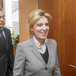 La delegada del Gobierno de España en Castilla y León, María José Salgueiro, antes de presidir la comisión en Burgos