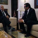 El ministro del Interior en funciones, Jorge Fernández Díaz, durante la reunión con el conseller catalán de Interior, Jordi Jané