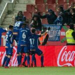 Los jugadores del Alavés celebran uno de los tres tantos anotados por Ibai Gómez
