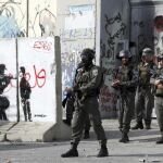 Soldados israelíes vigilan en la Ciudad Vieja de Jerusalén.