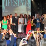 Los galardonados con sus premio