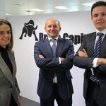 El director general de Bravo Capital, José Luis Villafranca (centro), junto a Inés Moraza y José Lucena