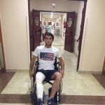 Rafael Serna abandonando el Hospital San Francisco de Asís