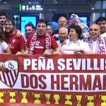 Aficionados del Sevilla a su llegada a Madrid