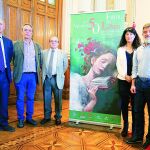 La concejala de Cultura Ana Redondo, acompañada por libreros, presenta la programación de la Feria del Libro
