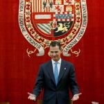 El Rey durante el acto de entrega de los despachos de secretario de embajada a la LXVII promoción de la carrera diplomática.