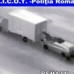 Tres engancharse al camión, uno de los cacos sale por el techo solar del coche y, «surfeando», llega hasta la puerta del camión. La rompe y accede al interior