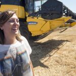 La consejera de Agricultura y Ganadería, Milagros Marcos, en su última visita a una explotación agrícola