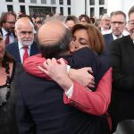 Miquel Iceta abraza a Susana Díaz en presencia de Ximo Puig y Francina Armengol en un acto de homenaje a Carme Chacón