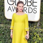 Natalie Portman lució un elegante modelo de Prada que acaparó todas las miradas
