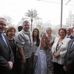 La alcaldesa de Valencia, Rita Barberá, ayer en el balcón del Ayuntamiento