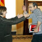 La presidenta del Parlament, Carme Forcadell (i), junto al líder de la CUP, Antonio Baños (d), reunidos en el despacho de la presidenta de la Cámara, dentro de la ronda de contactos con los partidos previa a la celebración del pleno de investidura.