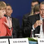 Angela Merkel, ayer, con el presidente turco, Recep Tayyip Erdogan, en Estambul