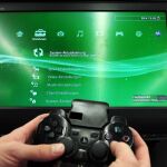 Un jugador a los mandos de la PS3