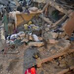 El muro de la vivienda, conocido como urbanización Huruma, colapsó después de las fuertes lluvias que azotaron durante la jornada a la ciudad.