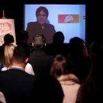 Puigdemont pide a PP, PSOE y C's que «saquen sus manos» de las estructuras del Govern