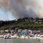 Unas 12.000 personas son evacuadas del sureste de Francia por un incendio
