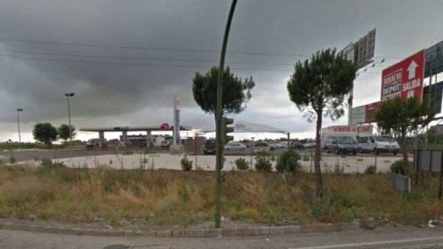 Imagen de exterior de la gasolinera en la que se localizó el cadáver