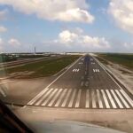 Tres drones se cruzan con un Airbus en pleno aterrizaje