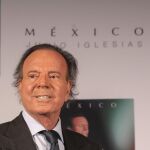 La decadencia de Julio Iglesias: cae del cartel del «Starlite» marbellí