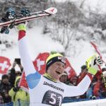 Así de feliz se mostraba el suizo Niels Hintermann al saberse ganador de la prueba