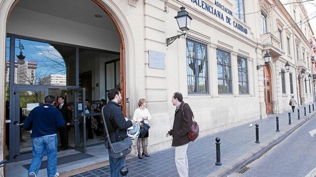 Quien lo desee puede colaborar con Casa Caridad mediante cuotas de socios, desde diez euros al mes, o donativos puntuales